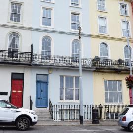 West Beach House -Sea Views, hotel Cobhban
