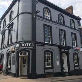 The Ship Hotel, готель у місті Кредітон