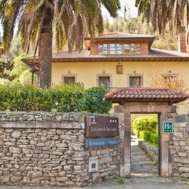 La Casona de Don Santos, hótel í Proaza