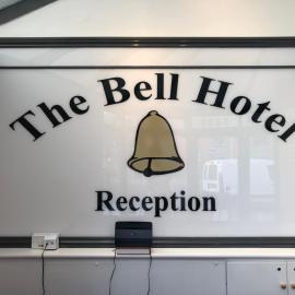 The Bell Hotel, hotel di Newtown