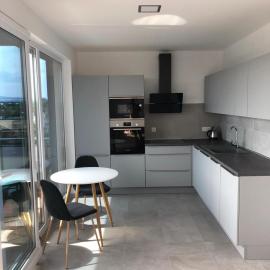 Apartment Sun Lakes pri Aquaparku, hotel in Senec