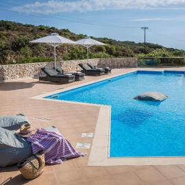 Pieno di Luce Skala loft with private 107m2 pool and breakfast