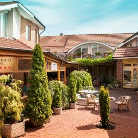Hotel Banderium, מלון בקומארנו