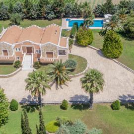 Leone Luxury Villas โรงแรมในกาลามากี