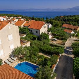 Villa Lukrecia - Stone Villa with Pool & Sea Views I Supetar, Brač, hotel di Supetar