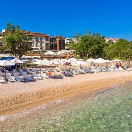 Blue Waves Resort, מלון במאלינסקה