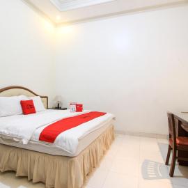 RedDoorz plus @ Tegal Panggung