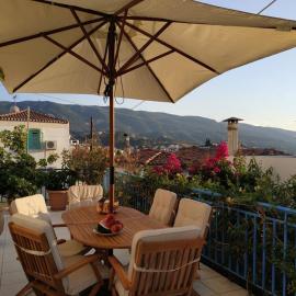 Aquarella-stylish veranda apartment in centre of Poros town