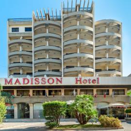 Madisson Hotel, hotelli kohteessa Jounieh