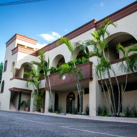 COLONIAL SUITES #4