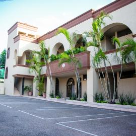 Colonial Suites # Cinco