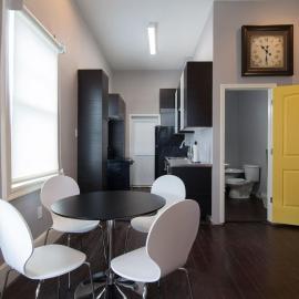 Modern Condo 2 Blocks From Quarters, hotel in New Orleans