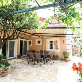 Garden House Kastellani-4BD&Garden near CorfuTown