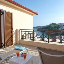 Esperides Maisonettes, hotel v destinaci Votsi