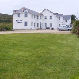 Roskeel House, מלון באקיל