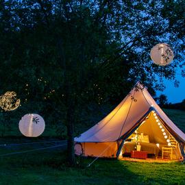 Lloyds Meadow Glamping, Hotel in Chester