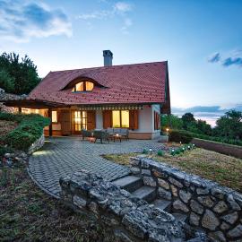 Öreghegyi Panoráma Villa, Balatonederics, hotel in Balatonederics