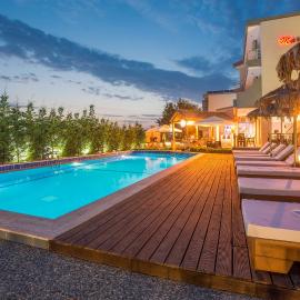 Maritina Apartments, hotel in Ixia