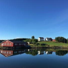 SAGA, unikt badehotell med 5 rom, sauna og badebrygge - Inderøy, hotel em Straumen