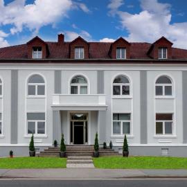VILLA BOWDY, hotelli kohteessa Niederzier