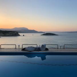 Crete Beachfront Sunkiss, Panoramic Views & Pool