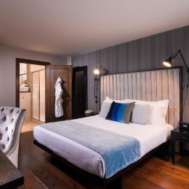 The Twelve Hotel, hotel di Barna