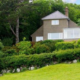 Eryl cottage in Rowen