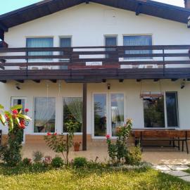 Casa Tomson, free parking, ciubăr, piscină în natura, khách sạn ở Oradea