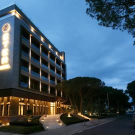 ETER Hotel, hotel di Golem