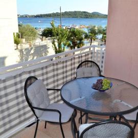 Apartment Osman, hotel in Srima