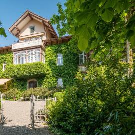 Art Deco Villa Mon Abri BnB, hótel í Goldau