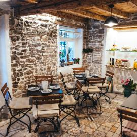 Guesthouse Centrum B&B, hotel in Izola