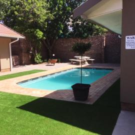 21 on Klein Karoo، فندق في أوتشورن