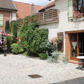 chambres d'hotes : La cour d'Etrepy, hotel Le Mesnil-sur-Oger városában