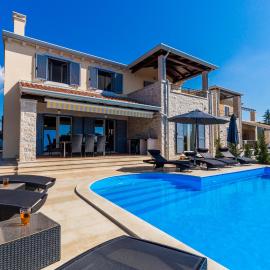 Villa Laura An, hotel v destinaci Kaštelir