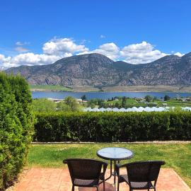 Shiraz Villa, hotel Osoyoosban