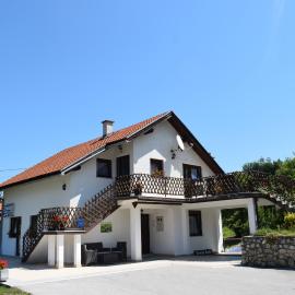 Rooms Ruza, hotel in Smoljanac