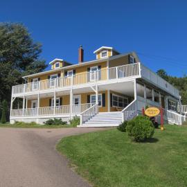 The Island Inn、インゴニッシュ・ビーチのホテル