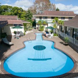 Dukes Midway Lodge, hotel in Auckland