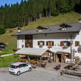 Albergo Lozen, hotell i Canale San Bovo