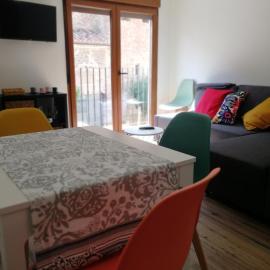 Apartamentos La Réunion, hotel in Camarena de la Sierra
