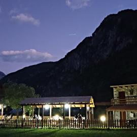 Guest House Flodisa, hotel di Theth