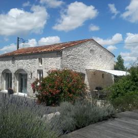 Gîte climatisé *** Le Pigeonnier, hôtel à Pons