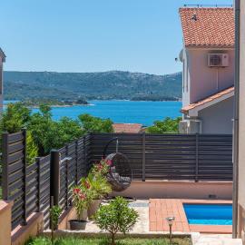Apartment Maja with private pool