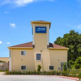 Americas Best Value Inn- Aldine Westfield، فندق في همبل