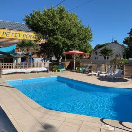 Team Holiday - Camping du Petit Pont, hotell sihtkohas Arvert