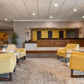 Cottonwood Airport & Expo Hotel Louisville、ルイスビルのホテル