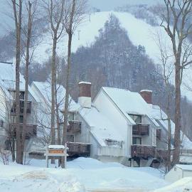 Ski In/Out Trailside Townhome, hotel i Killington