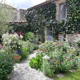 La Petite Maison، فندق في Laroque-Timbaut