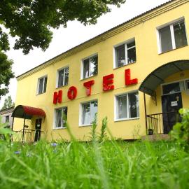 Hotel Miks، فندق في تشيرنيهيفسكا